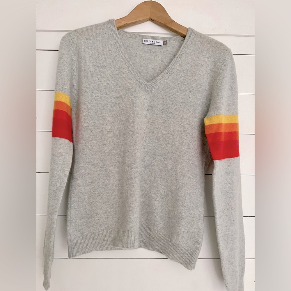 SCOTT & SCOTT  London 100%. Cashmere v-neck sweater orange col stripe on sleeve